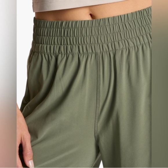 VUORI ••SOLD OUT•• Villa Wide Leg Pants Long In Color Green Size Small - Picture 5 of 12